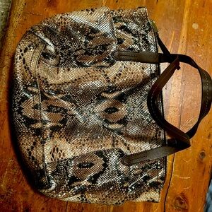 Cole Haan Tote Bag ~ Gently used. Very clean ~ very functional size. 








M